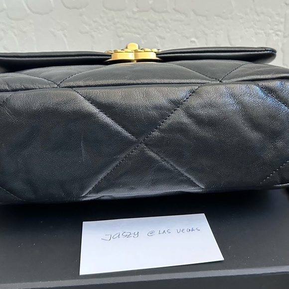 -SOLD- 💯Authentic Chanel 19 Small - Picture 3 of 15
